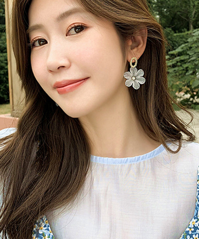 2025 New White Alloy Resin Floral Stud Earrings