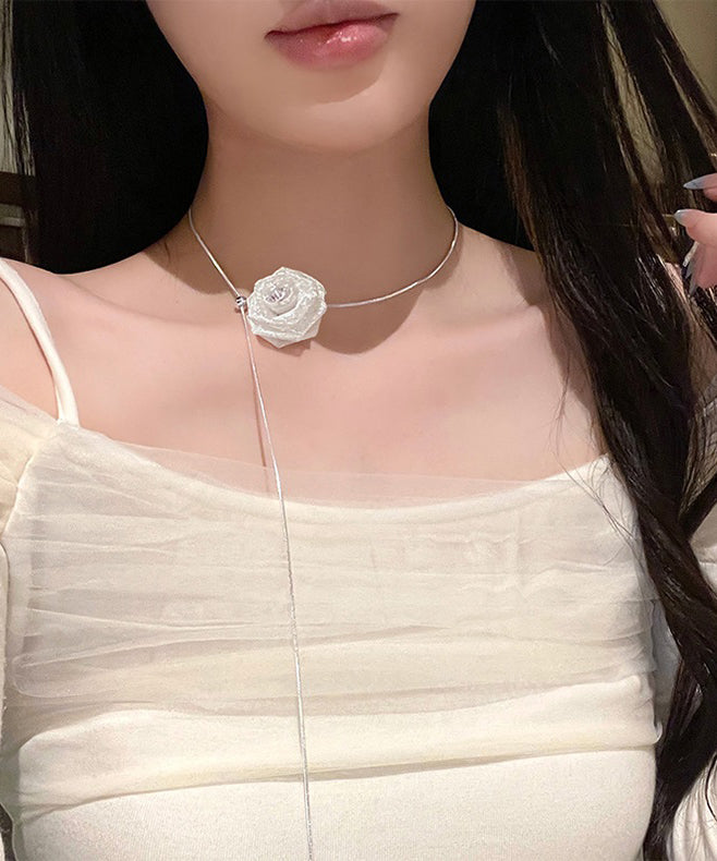 Elegant White Alloy Floral Pull-Out Pendant Necklace