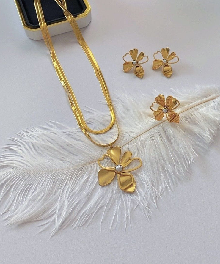 Stylish Gold Copper Overgild Pearl Floral Pendant Necklace, Rings And Stud Earrings Three-Piece Set