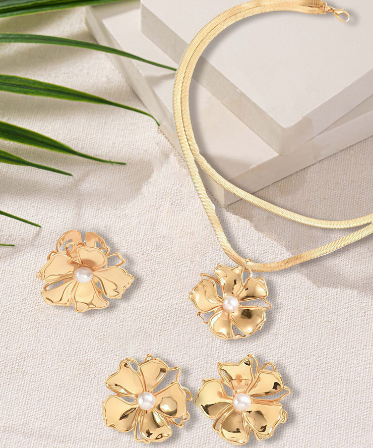 Stylish Gold Copper Overgild Pearl Floral Pendant Necklace, Rings And Stud Earrings Three-Piece Set