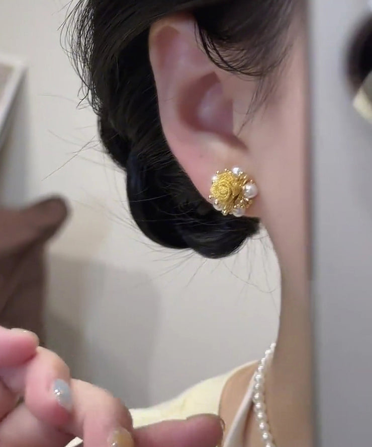Vogue Gold Copper Alloy Graphic Pearl Stud Earrings