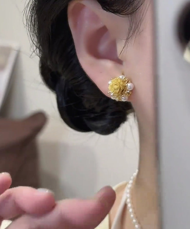 Vogue Gold Copper Alloy Graphic Pearl Stud Earrings