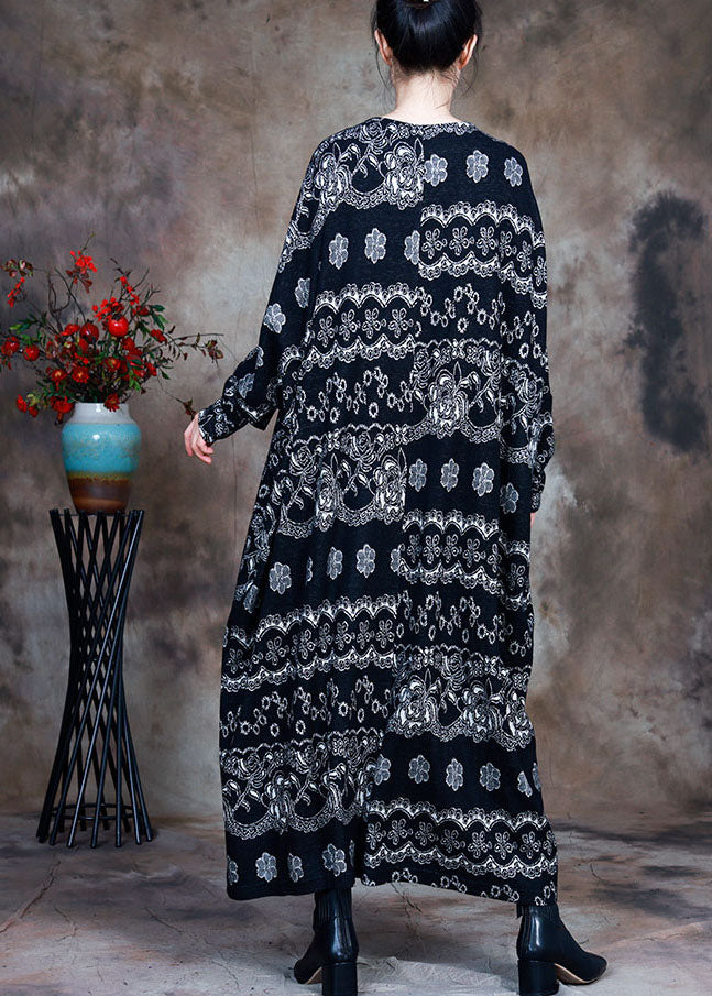 Wunderschönes, langärmliges Herbstkleid mit schwarzem Strickdruck