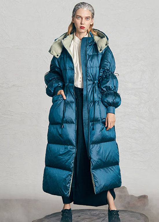 Lässige blaue Winter-Entendaunenjacke mit Reißverschlusstaschen