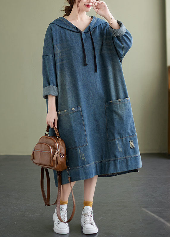 Schicke blaue Denim-Kleid mit Kapuze und Kordelzug Frühling