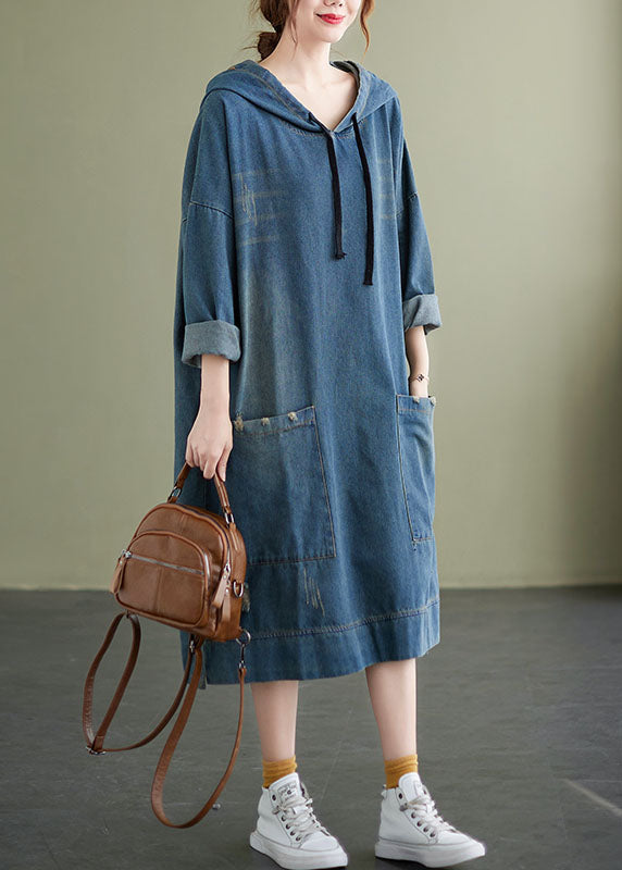 Schicke blaue Denim-Kleid mit Kapuze und Kordelzug Frühling