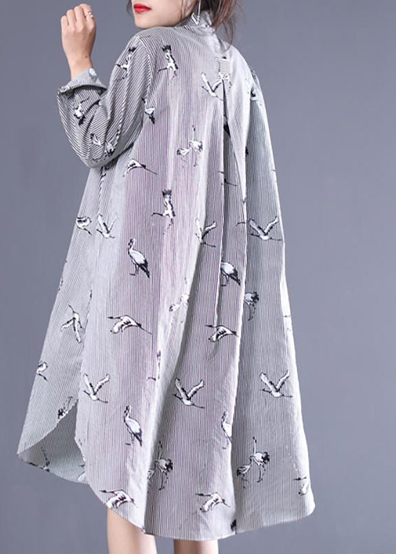 Lockeres Frühlingsstreifenkleid mit Kranichdruck