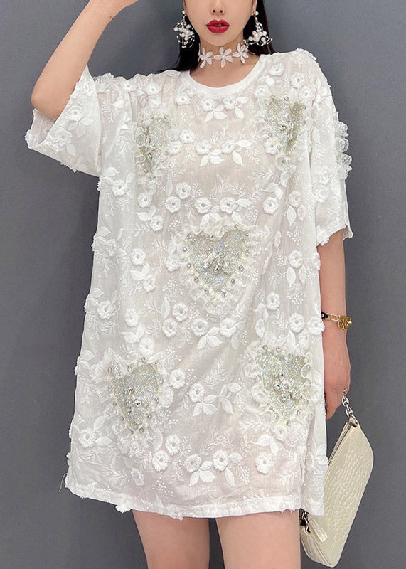 Fashion White O-Neck Embroideried Floral T Shirt Half Sleeve