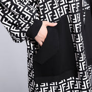 Feines schwarzes Kleid plus Größe Kapuzen-Patchwork-Langmantel Neue asymmetrische Designkleider mit langen Ärmeltaschen