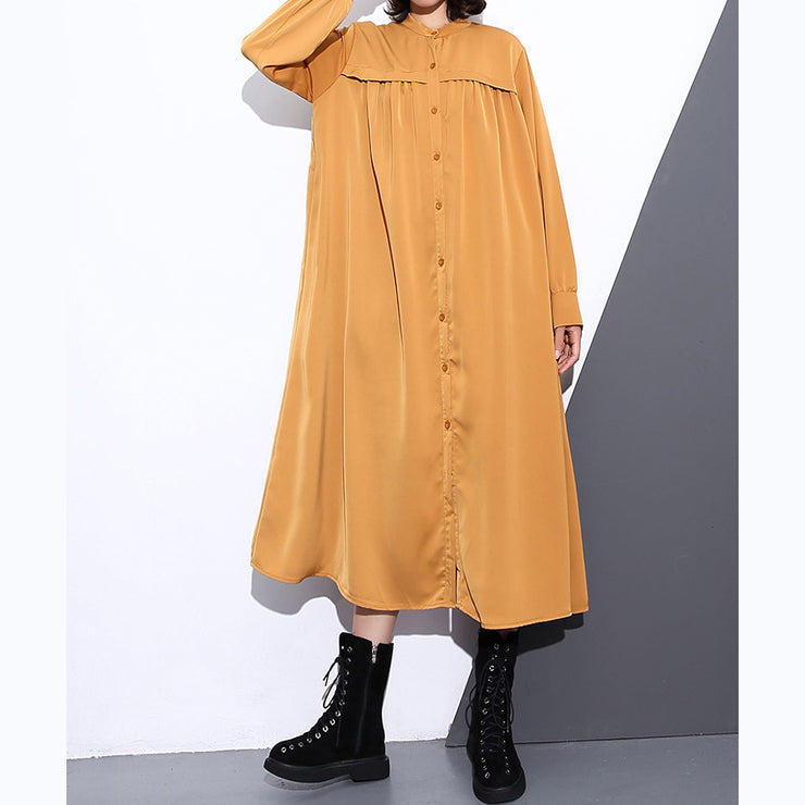 Neue gelbe Seiden-Baumwoll-Mischkaftane plus Größe Kleidung Stehkragen Seiden-Baumwoll-Mischkleidung Kleid feine Taschen Cinched Kaftane