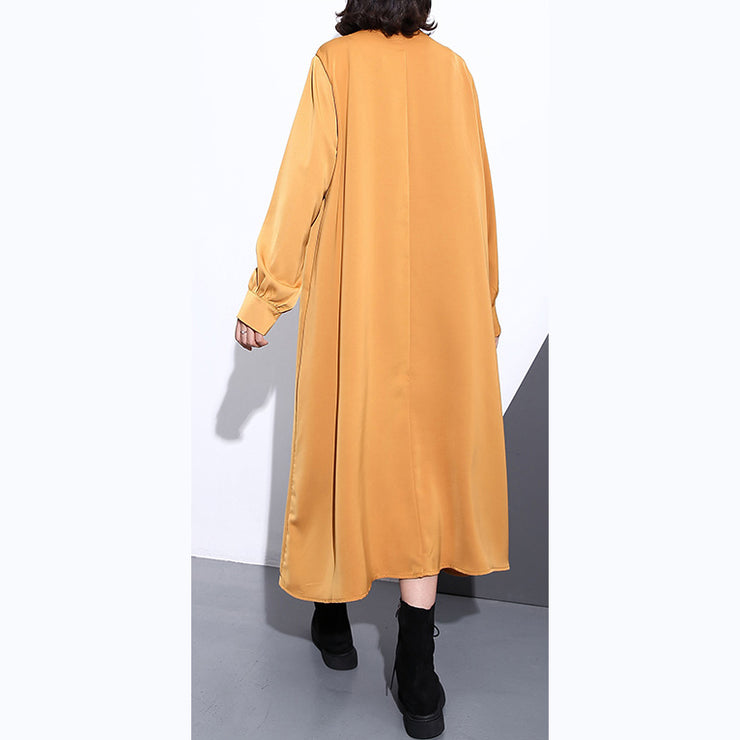 Neue gelbe Seiden-Baumwoll-Mischkaftane plus Größe Kleidung Stehkragen Seiden-Baumwoll-Mischkleidung Kleid feine Taschen Cinched Kaftane