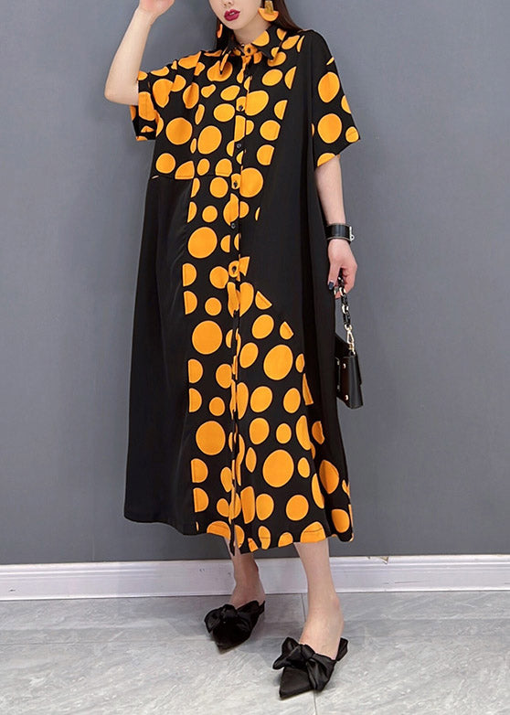 Orangefarbenes Patchwork-Kleid mit halben Ärmeln und Punkten