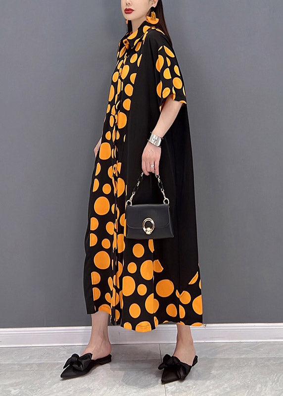 Orangefarbenes Patchwork-Kleid mit halben Ärmeln und Punkten