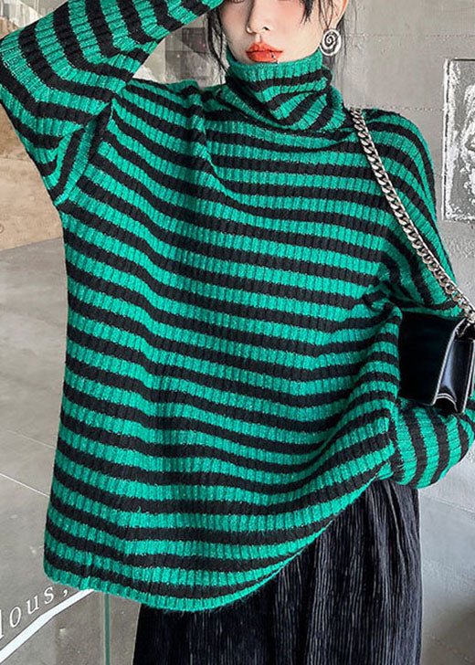 Gestreifter gemütlicher Herbst-Strickpullover mit Rollkragen in Bio-Qualität