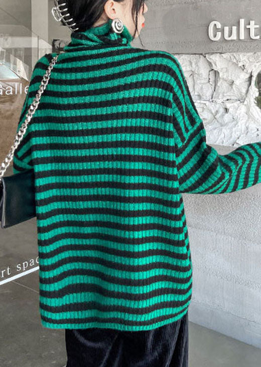 Gestreifter gemütlicher Herbst-Strickpullover mit Rollkragen in Bio-Qualität