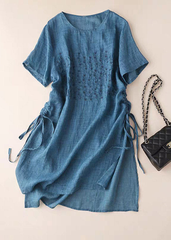 Plus Size Blau O-Ausschnitt besticktes Baumwollkleid mit kurzen Ärmeln