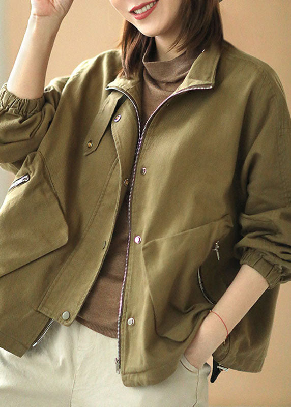 Einfache Khaki Stehkragen Taschen mit Reißverschluss Knopf Herbstjacke Langarm