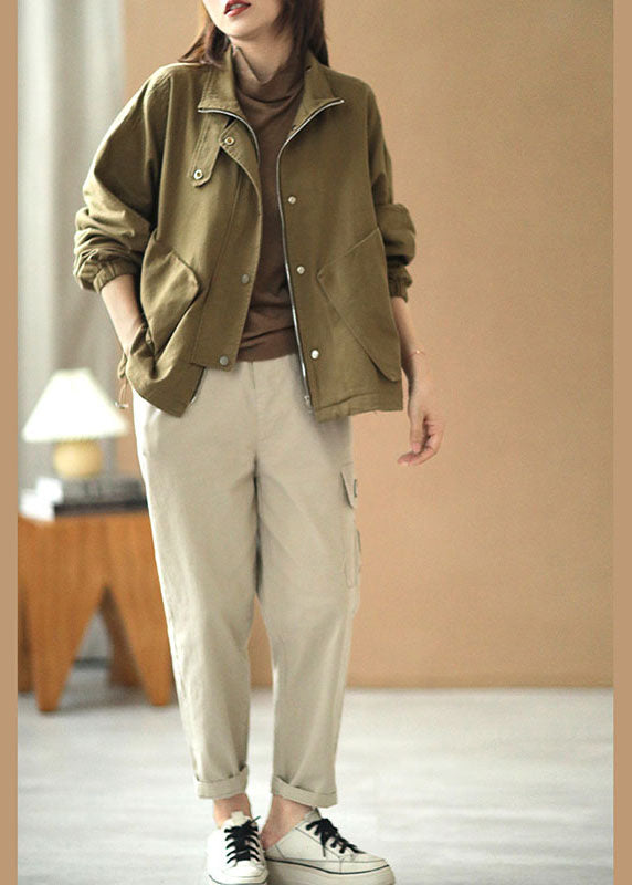 Einfache Khaki Stehkragen Taschen mit Reißverschluss Knopf Herbstjacke Langarm
