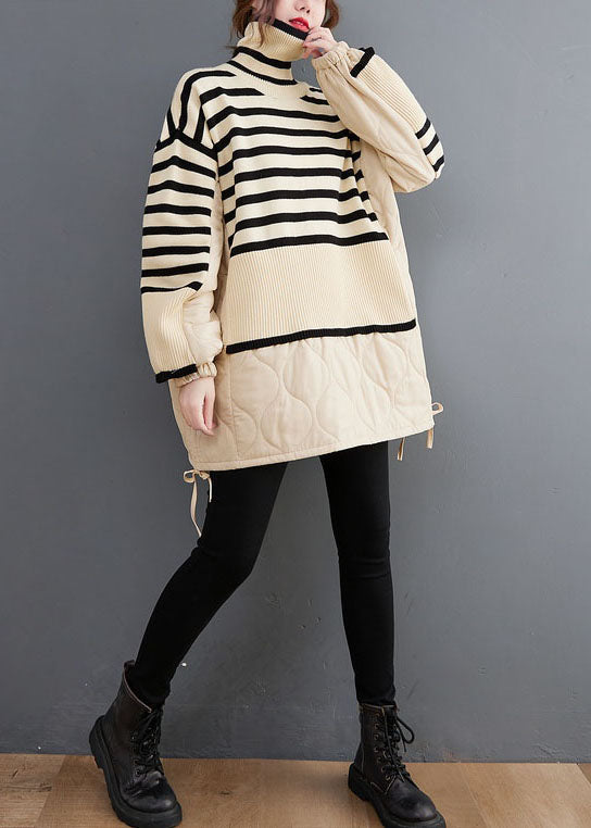 Einzigartiger beige Rollkragen-gestreifter Patchwork-Strickmantel Winter