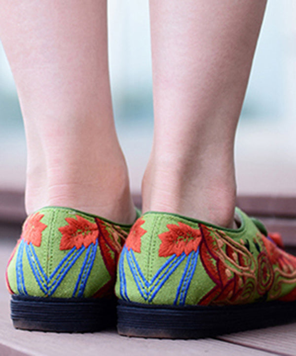 Einzigartige flache Schuhe aus grünem Baumwollstoff für Damen mit Fischstickerei und spitzen Zehen, die flache Schuhe spleißen