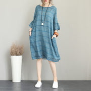 Boutique-blaue Kleider aus reinem Leinen, trendiges Leinen-Maxikleid in Übergröße. Elegante Leinenkleider mit O-Ausschnitt und ausgestellten Ärmeln