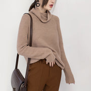 Boutique-Khaki-Strickpullover Plus-Size-Pullover mit hohem Hals Feines Baggy-Top