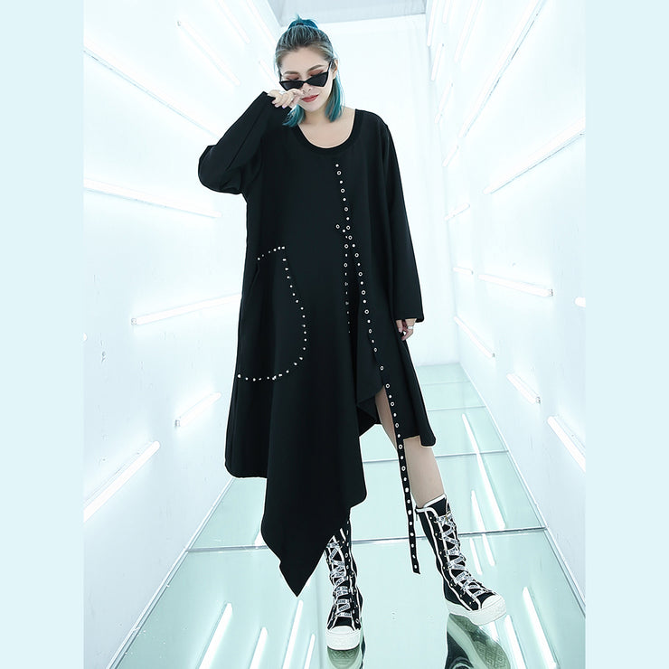 feines schwarzes Kleid in Midi-Länge, übergroß, reisendes, asymmetrisches Design, Boutique-Herbstkleid mit O-Ausschnitt