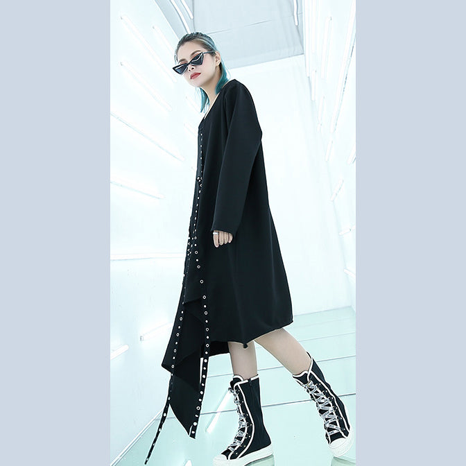 feines schwarzes Kleid in Midi-Länge, übergroß, reisendes, asymmetrisches Design, Boutique-Herbstkleid mit O-Ausschnitt